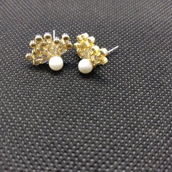 Crown Pearl crystal handcrafted earrings - Picture 1 of 3